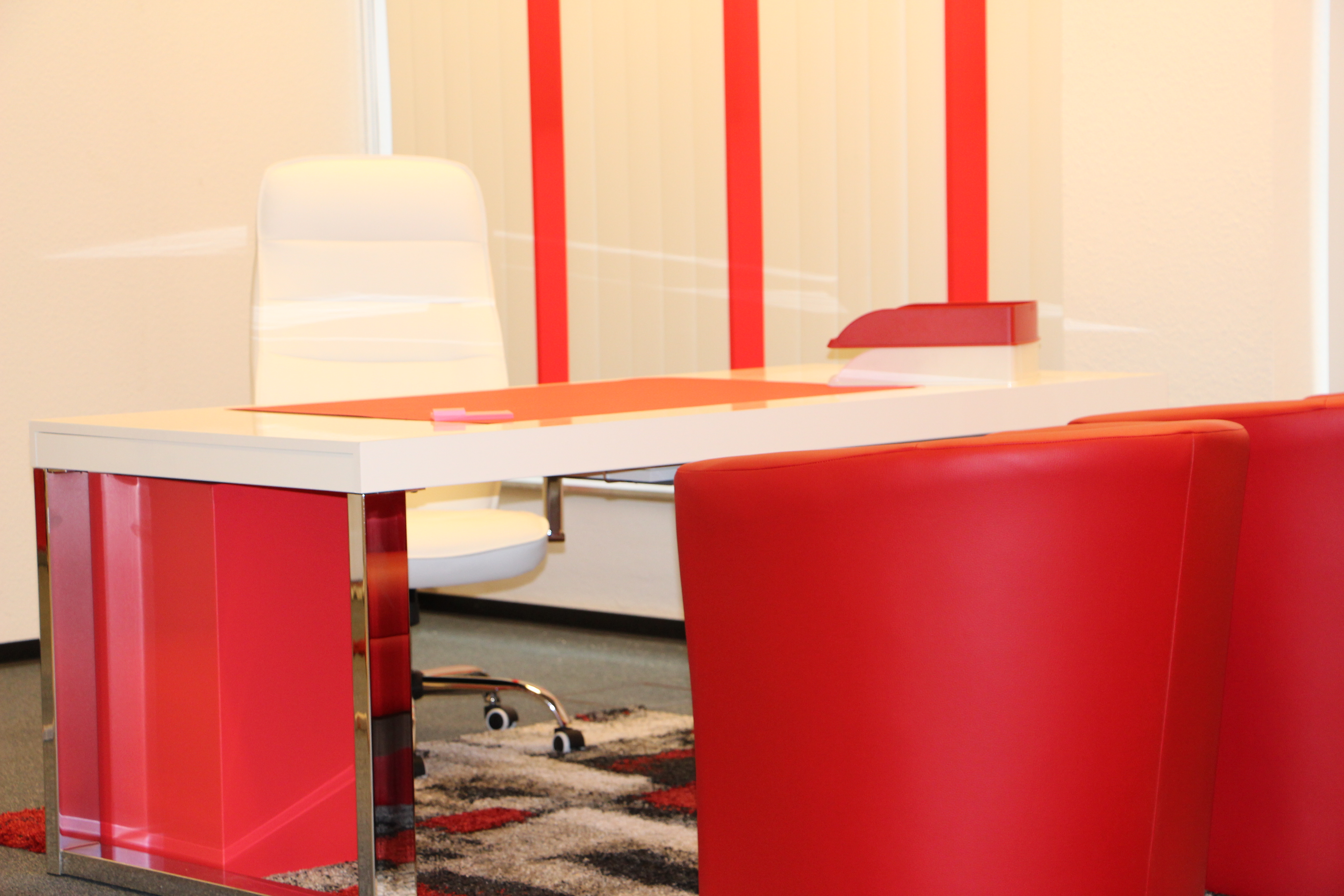 Freundliche Besprechungszimmer ohne störende Telefone. Nur Sie und Ihr Anwalt. Freundliche Besprechungszimmer ohne störende Telefone. Nur Sie und Ihr Anwalt.